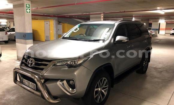 Comprar Usado Toyota Fortuner Prata Carro em Lumbo em Nampula Comprar Usado Toyota Fortuner Prata Carro em Lumbo em Nampula