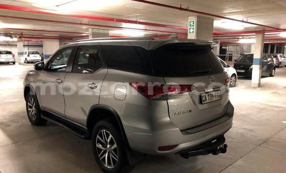 Comprar Usado Toyota Fortuner Prata Carro em Lumbo em Nampula Comprar Usado Toyota Fortuner Prata Carro em Lumbo em Nampula