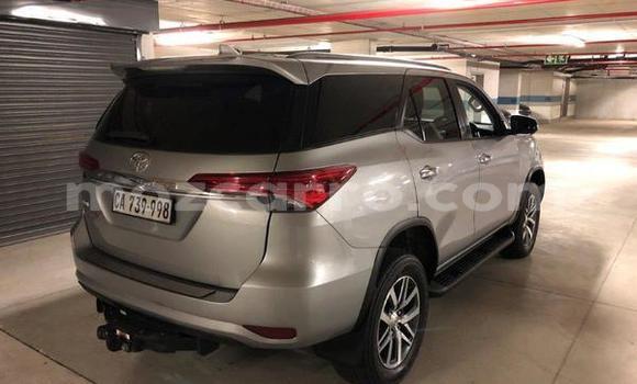 Comprar Usado Toyota Fortuner Prata Carro em Lumbo em Nampula Comprar Usado Toyota Fortuner Prata Carro em Lumbo em Nampula
