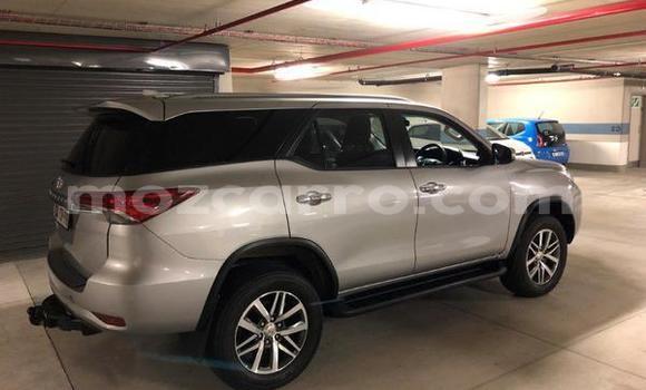 Comprar Usado Toyota Fortuner Prata Carro em Lumbo em Nampula Comprar Usado Toyota Fortuner Prata Carro em Lumbo em Nampula