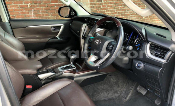 Comprar Usado Toyota Fortuner Prata Carro em Lumbo em Nampula Comprar Usado Toyota Fortuner Prata Carro em Lumbo em Nampula