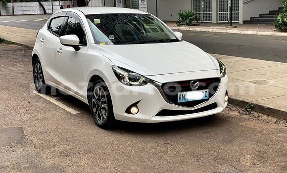 Comprar Novo Mazda Demio Branco Carro em Maputo em Maputo