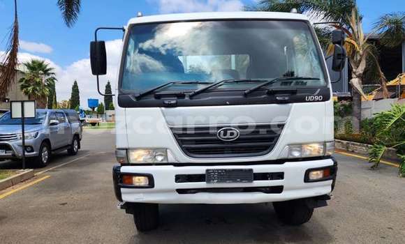 Comprar Usado Nissan UD Branco Caminhão em Maputo em Maputo