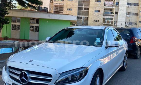 Nunua Ilio tumika Mercedes-Benz C180 COUPE Nyeupe Gari ndani ya Maputo nchini Maputo