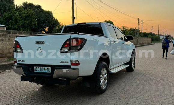 Comprar Usado Mazda BT-50 Branco Carro em Maputo em Maputo Comprar Usado Mazda BT-50 Branco Carro em Maputo em Maputo
