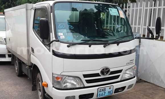 Tenga Tsaru Toyota Dyna Chena Mota in Maputo in Maputo