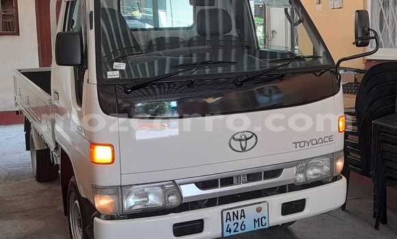 Nunua Ilio tumika Toyota Dyna Nyeupe Gari ndani ya Maputo nchini Maputo Nunua Ilio tumika Toyota Dyna Nyeupe Gari ndani ya Maputo nchini Maputo