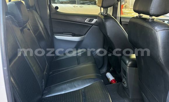 Nunua Ilio tumika Mazda BT-50 Fedha Gari ndani ya Maputo nchini Maputo Nunua Ilio tumika Mazda BT-50 Fedha Gari ndani ya Maputo nchini Maputo