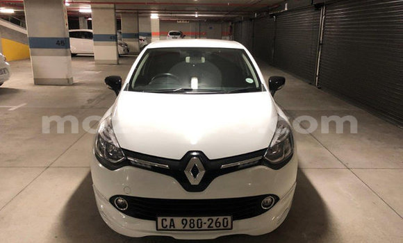 Comprar Usado Renault Clio Branco Carro em Lumbo em Nampula Comprar Usado Renault Clio Branco Carro em Lumbo em Nampula