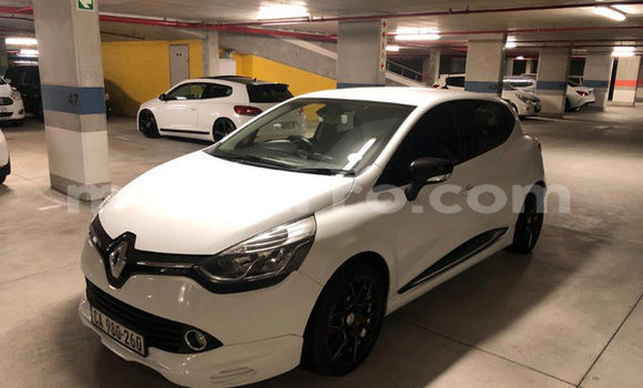 Comprar Usado Renault Clio Branco Carro em Lumbo em Nampula Comprar Usado Renault Clio Branco Carro em Lumbo em Nampula