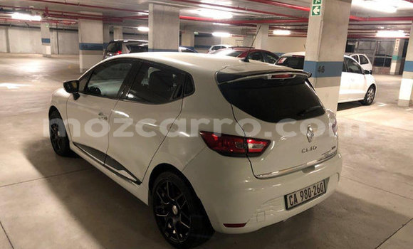 Comprar Usado Renault Clio Branco Carro em Lumbo em Nampula Comprar Usado Renault Clio Branco Carro em Lumbo em Nampula