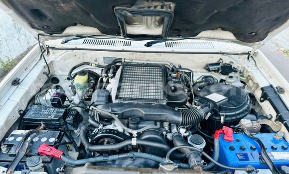 Nunua Ilio tumika Toyota Land Cruiser Prado Nyeupe Gari ndani ya Maputo nchini Maputo Nunua Ilio tumika Toyota Land Cruiser Prado Nyeupe Gari ndani ya Maputo nchini Maputo