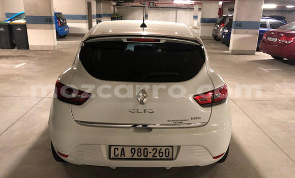 Comprar Usado Renault Clio Branco Carro em Lumbo em Nampula Comprar Usado Renault Clio Branco Carro em Lumbo em Nampula