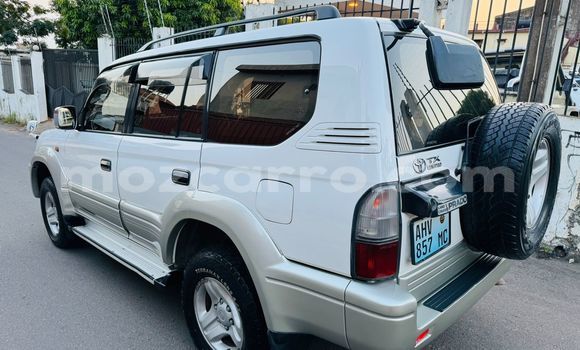 Nunua Ilio tumika Toyota Land Cruiser Prado Nyeupe Gari ndani ya Maputo nchini Maputo Nunua Ilio tumika Toyota Land Cruiser Prado Nyeupe Gari ndani ya Maputo nchini Maputo