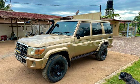 Buy Used Toyota Land Cruiser Prado Silver Car in Maputo in Maputo Buy Used Toyota Land Cruiser Prado Silver Car in Maputo in Maputo
