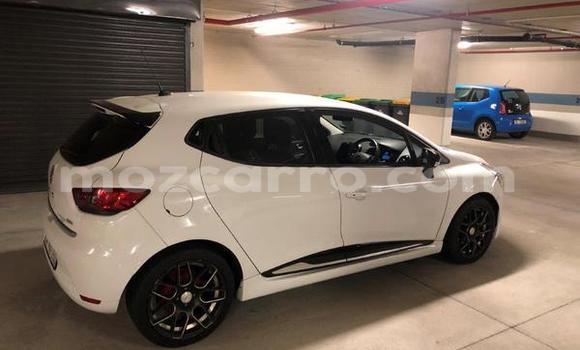 Comprar Usado Renault Clio Branco Carro em Lumbo em Nampula Comprar Usado Renault Clio Branco Carro em Lumbo em Nampula