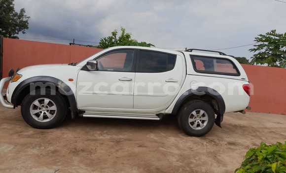 Comprar Usado Mitsubishi Triton Branco Carro em Maputo em Maputo Comprar Usado Mitsubishi Triton Branco Carro em Maputo em Maputo