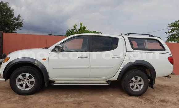 Comprar Usado Mitsubishi Triton Branco Carro em Maputo em Maputo Comprar Usado Mitsubishi Triton Branco Carro em Maputo em Maputo