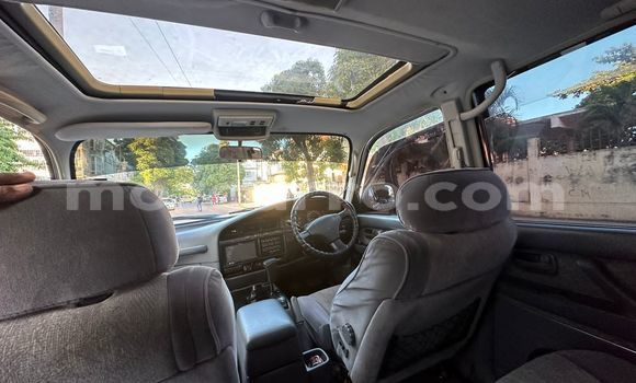 Nunua Ilio tumika Toyota Land Cruiser Prado Kijani Gari ndani ya Maputo nchini Maputo Nunua Ilio tumika Toyota Land Cruiser Prado Kijani Gari ndani ya Maputo nchini Maputo