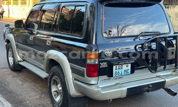 Nunua Ilio tumika Toyota Land Cruiser Prado Kijani Gari ndani ya Maputo nchini Maputo Nunua Ilio tumika Toyota Land Cruiser Prado Kijani Gari ndani ya Maputo nchini Maputo