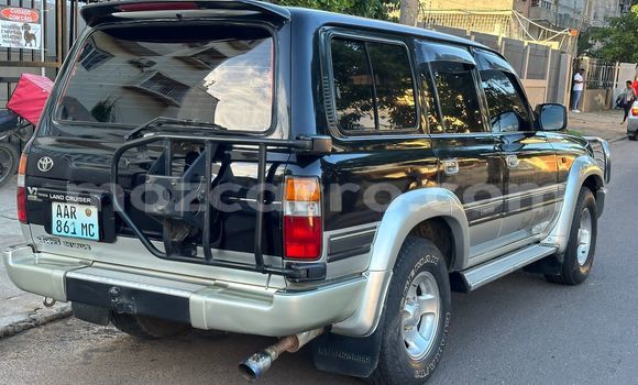 Nunua Ilio tumika Toyota Land Cruiser Prado Kijani Gari ndani ya Maputo nchini Maputo Nunua Ilio tumika Toyota Land Cruiser Prado Kijani Gari ndani ya Maputo nchini Maputo