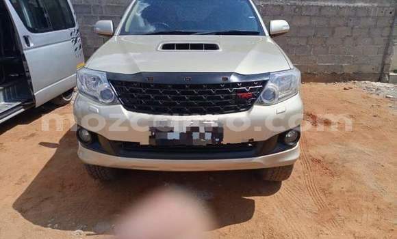 Comprar Usado Toyota Fortuner De outros Carro em Beira em Sofala