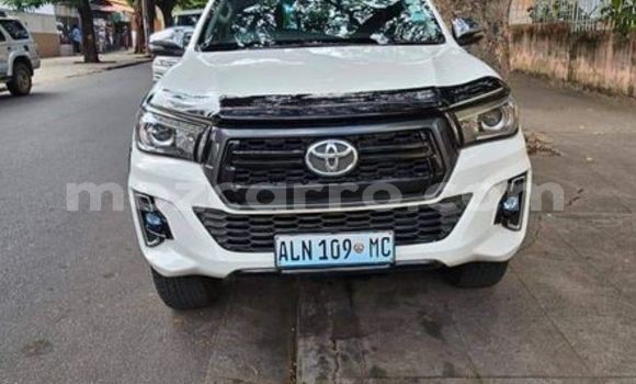 Comprar Usado Toyota Hilux Branco Carro em Bela Vista em Maputo