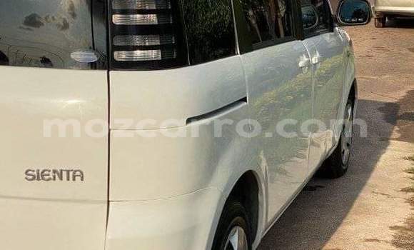 Buy Used Toyota Sienta White Car in Nice view in Maputo Buy Used Toyota Sienta White Car in Nice view in Maputo