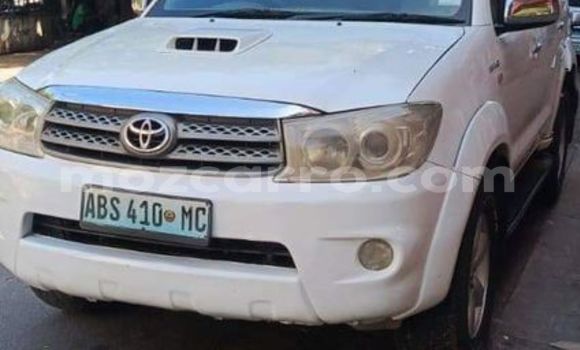 Comprar Usado Toyota Fortuner Branco Carro em Bela Vista em Maputo