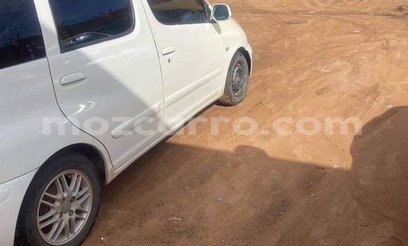 Tenga Tsaru Toyota FunCargo Chena Mota in Beautiful vista in Maputo