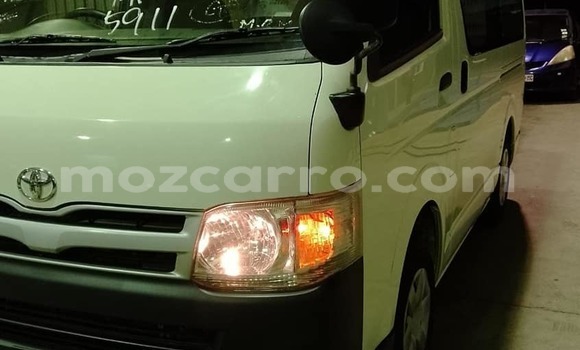 Nunua Ilio tumika Toyota Hiace Nyeupe Gari ndani ya Nzuri vista nchini Maputo