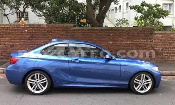 Comprar Usado BMW 2er Azul Carro em Lumbo em Nampula Comprar Usado BMW 2er Azul Carro em Lumbo em Nampula