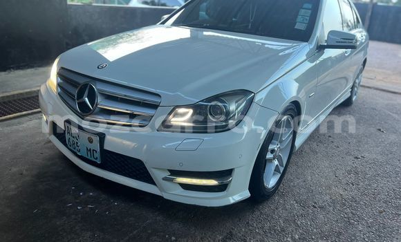 Tenga Tsaru Mercedes-Benz C-Classe Chena Mota in Maputo in Maputo