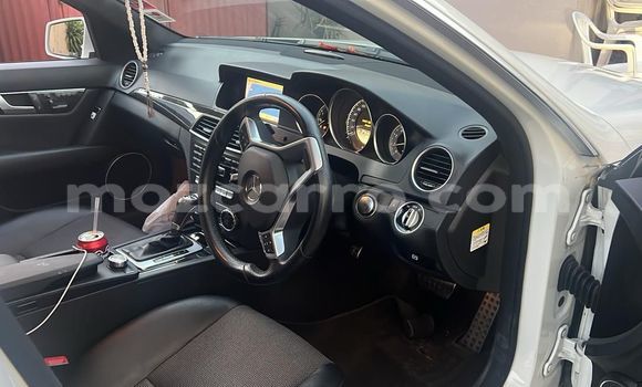 Comprar Usado Mercedes-Benz C-Classe Branco Carro em Maputo em Maputo Comprar Usado Mercedes-Benz C-Classe Branco Carro em Maputo em Maputo