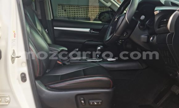 Buy Used Toyota Hiluxe Revo White Car in Maputo in Maputo Buy Used Toyota Hiluxe Revo White Car in Maputo in Maputo