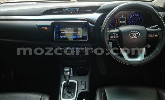 Buy Used Toyota Hiluxe Revo White Car in Maputo in Maputo Buy Used Toyota Hiluxe Revo White Car in Maputo in Maputo