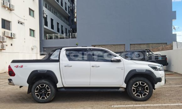 Buy Used Toyota Hiluxe Revo White Car in Maputo in Maputo Buy Used Toyota Hiluxe Revo White Car in Maputo in Maputo