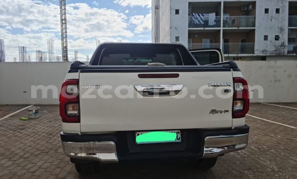Buy Used Toyota Hiluxe Revo White Car in Maputo in Maputo Buy Used Toyota Hiluxe Revo White Car in Maputo in Maputo
