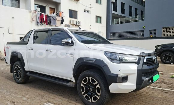 Buy Used Toyota Hiluxe Revo White Car in Maputo in Maputo Buy Used Toyota Hiluxe Revo White Car in Maputo in Maputo