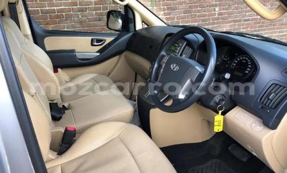 Comprar Usado Hyundai H1 Prata Carro em Lumbo em Nampula Comprar Usado Hyundai H1 Prata Carro em Lumbo em Nampula