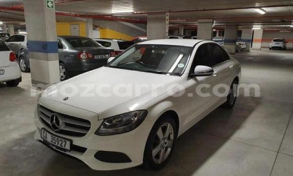 Comprar Usado Mercedes‒Benz C-Class Branco Carro em Lumbo em Nampula Comprar Usado Mercedes‒Benz C-Class Branco Carro em Lumbo em Nampula