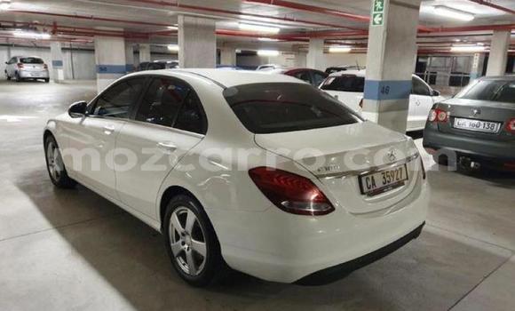 Comprar Usado Mercedes‒Benz C-Class Branco Carro em Lumbo em Nampula Comprar Usado Mercedes‒Benz C-Class Branco Carro em Lumbo em Nampula