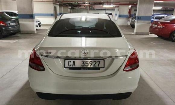 Comprar Usado Mercedes‒Benz C-Class Branco Carro em Lumbo em Nampula Comprar Usado Mercedes‒Benz C-Class Branco Carro em Lumbo em Nampula