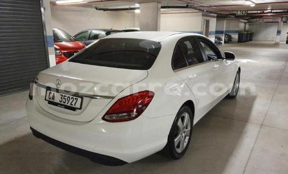 Comprar Usado Mercedes‒Benz C-Class Branco Carro em Lumbo em Nampula Comprar Usado Mercedes‒Benz C-Class Branco Carro em Lumbo em Nampula