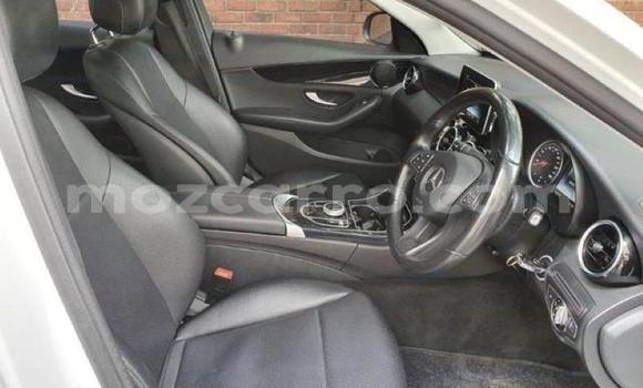Comprar Usado Mercedes‒Benz C-Class Branco Carro em Lumbo em Nampula Comprar Usado Mercedes‒Benz C-Class Branco Carro em Lumbo em Nampula
