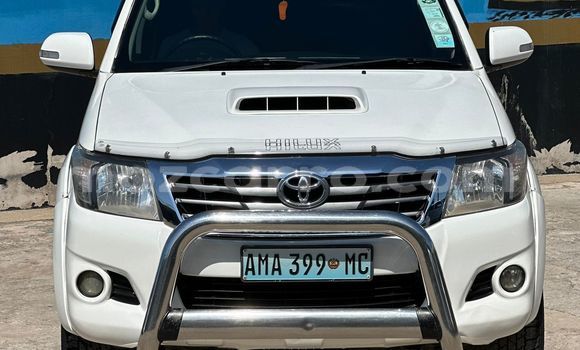Nunua Mpya Toyota Hilux Nyeupe Gari ndani ya Maputo nchini Maputo
