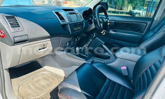 Comprar Novo Toyota Hilux Branco Carro em Maputo em Maputo Comprar Novo Toyota Hilux Branco Carro em Maputo em Maputo