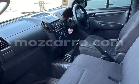 Comprar Novo Isuzu D-MAX Branco Carro em Maputo em Maputo Comprar Novo Isuzu D-MAX Branco Carro em Maputo em Maputo