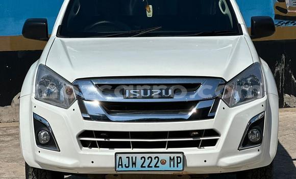 Nunua Ilio tumika Isuzu D-MAX Nyeupe Gari ndani ya Maputo nchini Maputo
