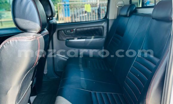Nunua Ilio tumika Toyota Hilux Nyeupe Gari ndani ya Maputo nchini Maputo Nunua Ilio tumika Toyota Hilux Nyeupe Gari ndani ya Maputo nchini Maputo
